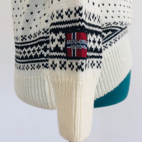 Arctic Circle Sweater - Picture 4 of 10